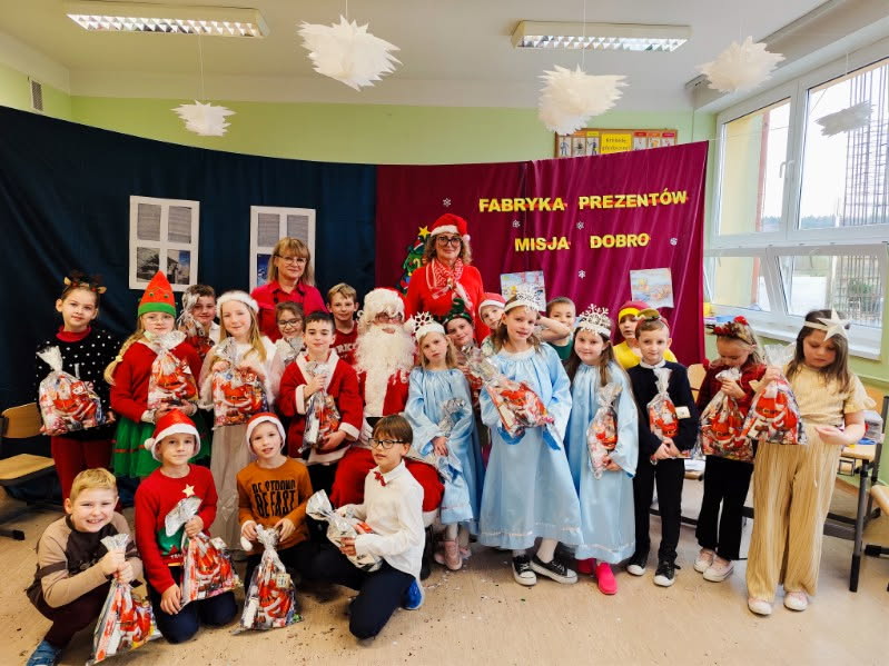 Małe przedstawienie, wielkie emocje - Mikołajki ze "Szkolną Kurtyną"