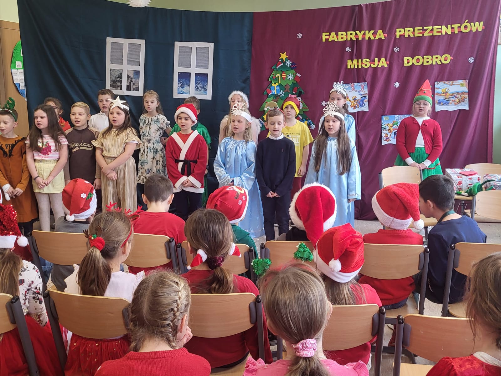 Małe przedstawienie, wielkie emocje - Mikołajki ze ,,Szkolną Kurtyną”